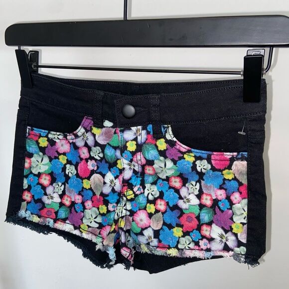 H&M NWOT Black & Floral Denim Shorts - Picture 11 of 12
